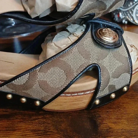 AUTHENTIC COACH LARGE C SIGNATURE BROWN/TAN KITTEN HEEL WOMEN'S 7.5 - Picture 3 of 12